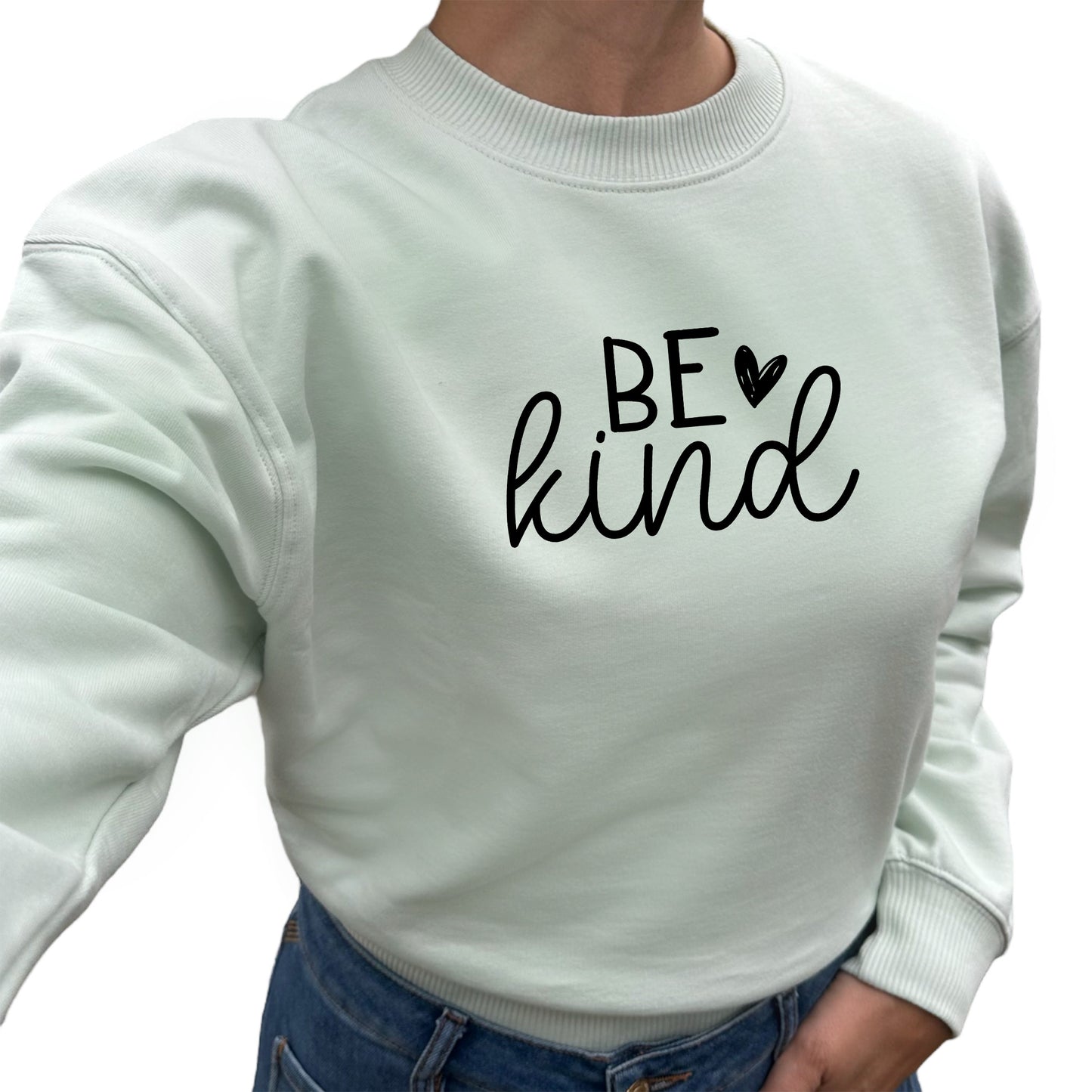 Be Kind Tröja-Lovely Text