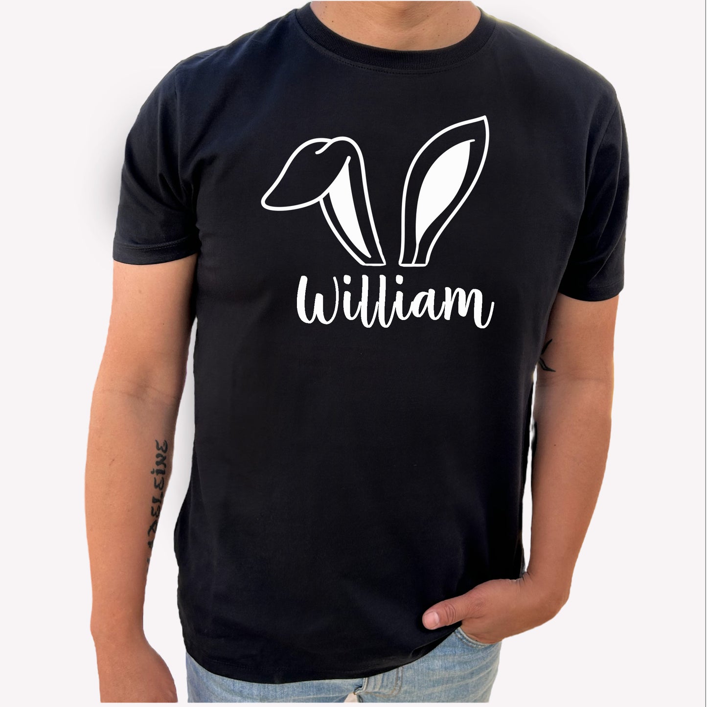 Stilsäkra Kaninöron T-shirt med Personligt Namn för Honom-Lovely Text