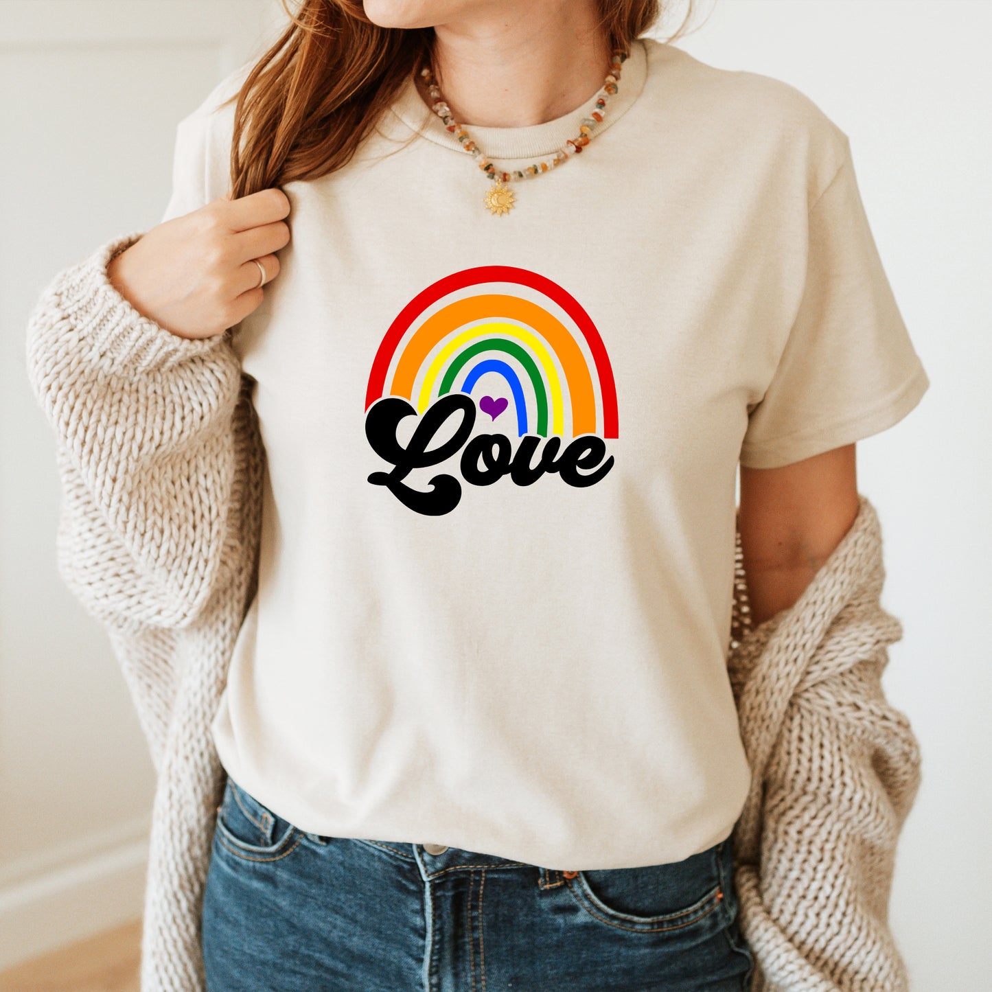 Pride Love – T-shirt med regnbågsmotiv (Unisex)-Lovely Text