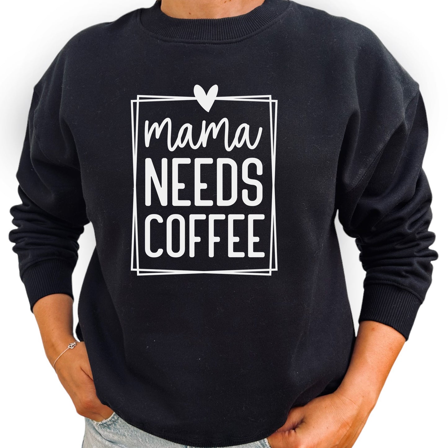 Mama Needs Coffee - Kaffe Tröja-Lovely Text