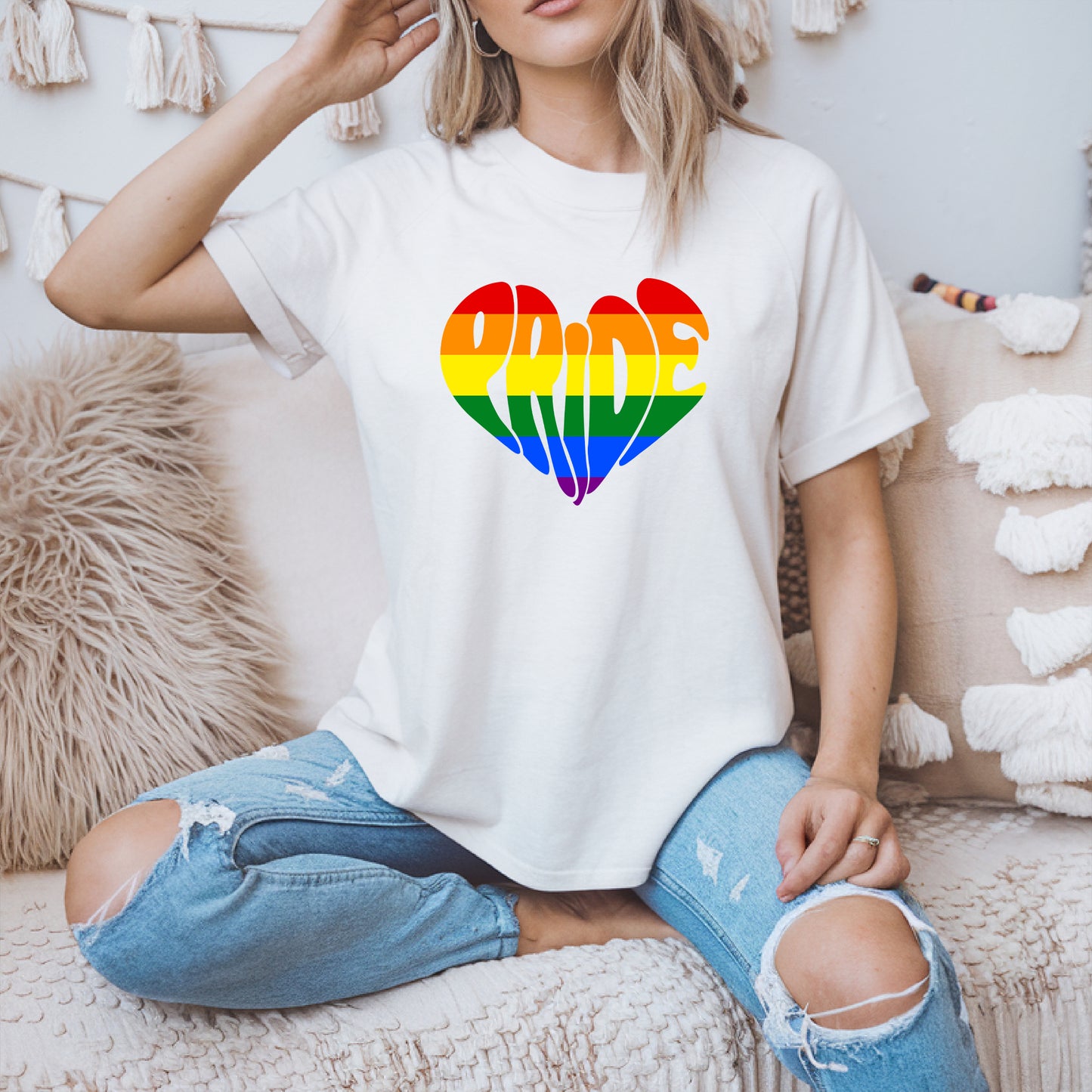 Pride – T-shirt med hjärtformat textmotiv (Unisex)-Lovely Text