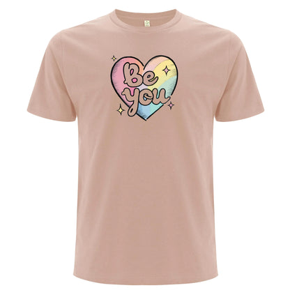 Be You – Pride T-shirt med regnbågshjärta (Unisex)-Lovely Text