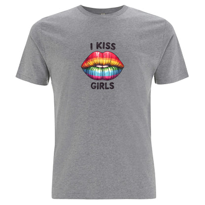 I Kiss Girls – Pride T-shirt med regnbågsläppar (Unisex)-Lovely Text