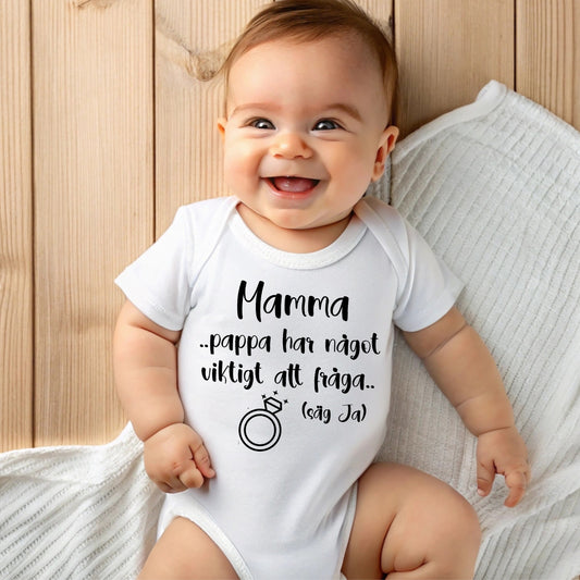 Säg ja! Babybody med frieribudskap – till mamma eller pappa